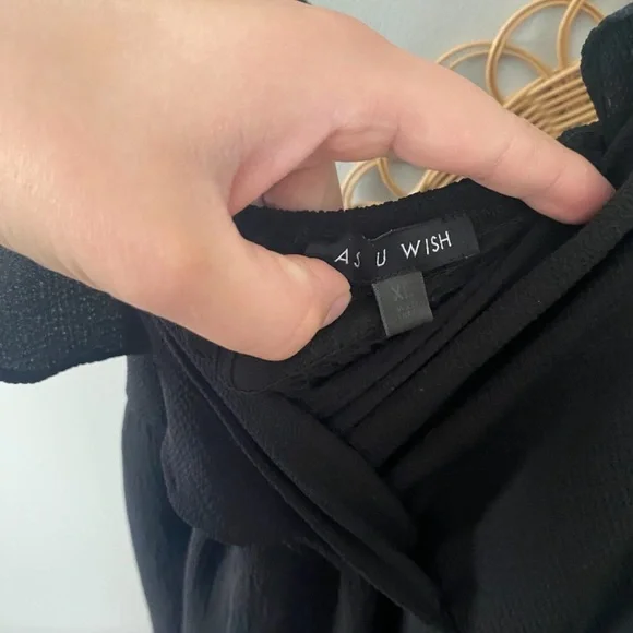 Elegant Black Jumpsuit - Picture 5 of 9